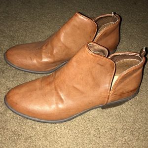 Gap women's size ten brown short boot